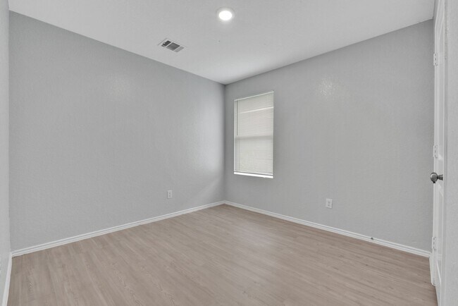 Building Photo - Cozy 4 Bedroom Home in Rosillo Creek