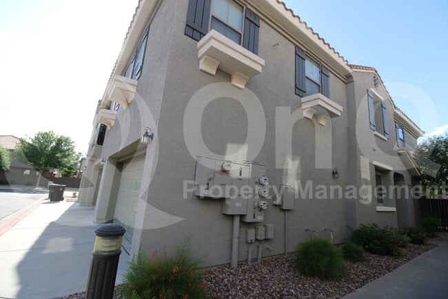 Building Photo - 1265 S Aaron