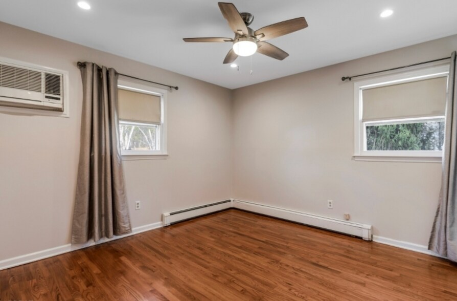 Building Photo - 944 Victor St