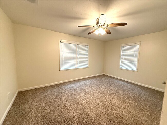 Building Photo - 8 Piney Way
