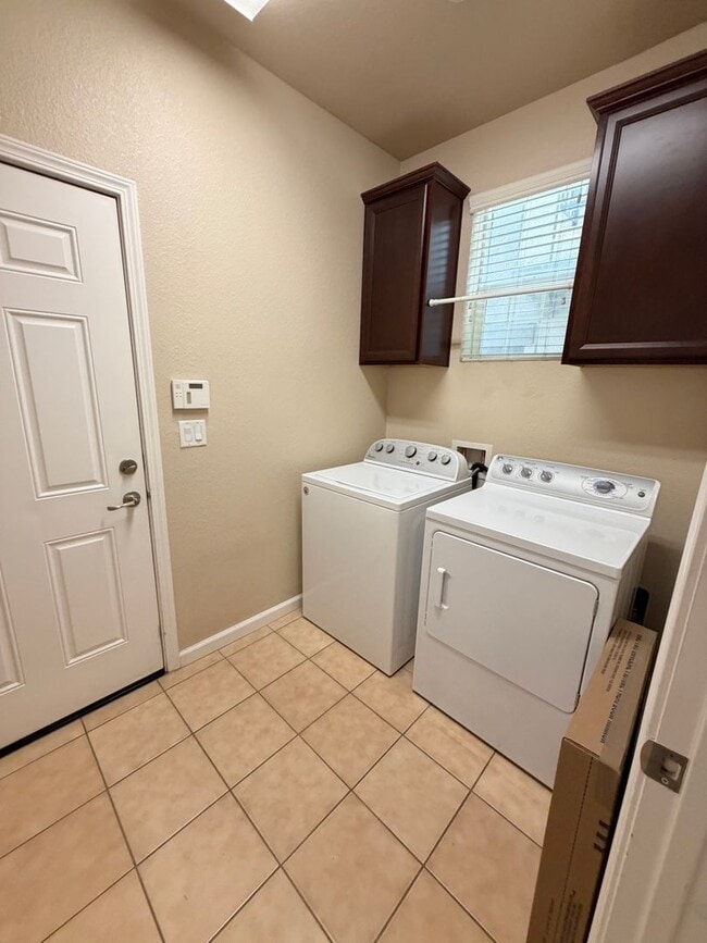 Building Photo - 1865 Wind Ranch Rd