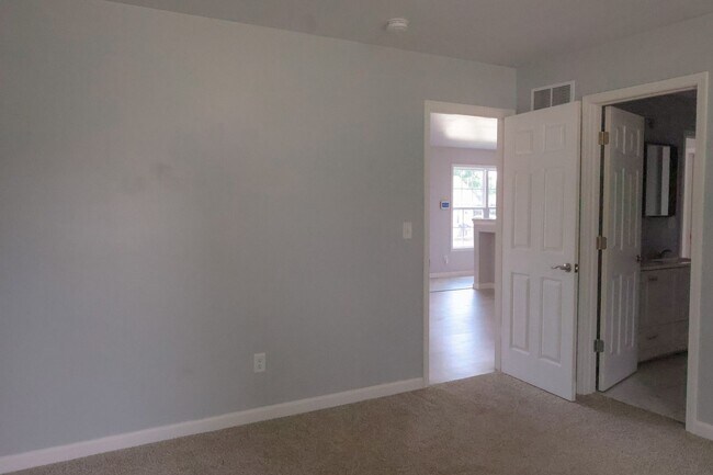 Building Photo - Almost New Home in Crystal City MO for Lease!