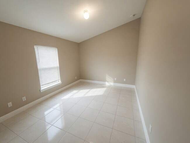 Building Photo - 313A Melissa Dr