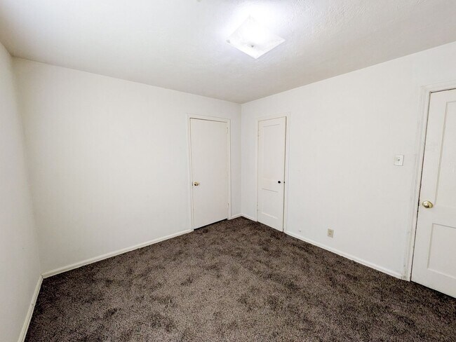 Building Photo - 378 Garland Ave