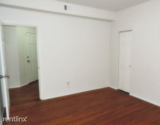 Building Photo - 2 br, 1 bath Condo - 6129 S Eberhart Ave 3...