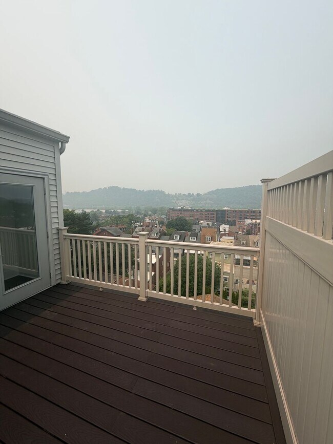 Building Photo - Luxury 3 Bedroom Condo in the Heart of Lawrenceville