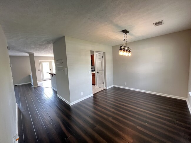 Building Photo - 4/2.5 Beautiful Nashville Craftsman in Nas...