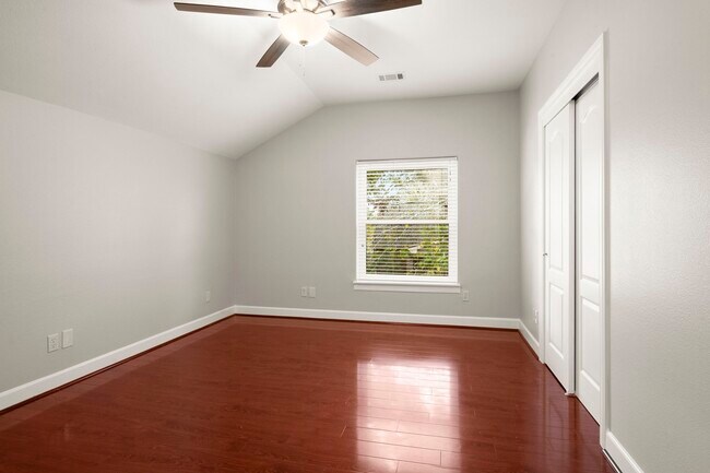 Building Photo - 107 Island Blvd