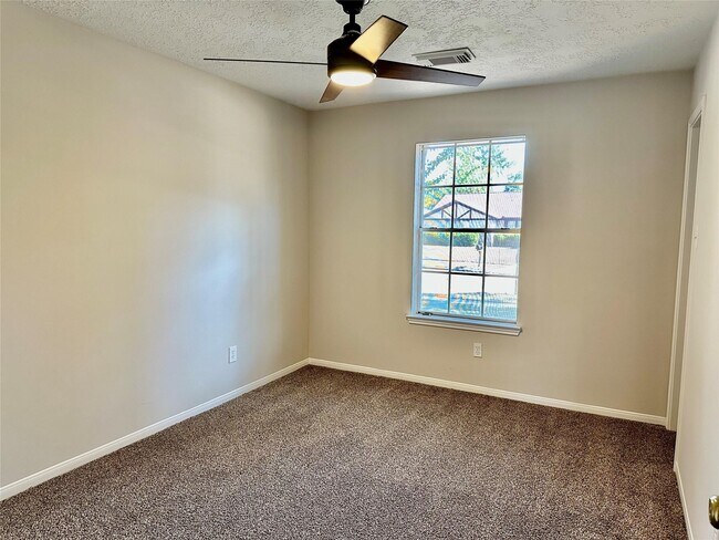 Building Photo - 7114 River Ml Dr