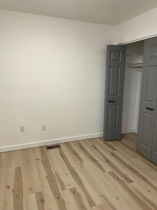Building Photo - 3 bedroom with an Office!!!!