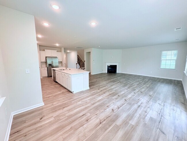 Building Photo - 137 Somerset Ln
