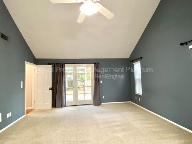 Building Photo - 672 W Ellery Ave