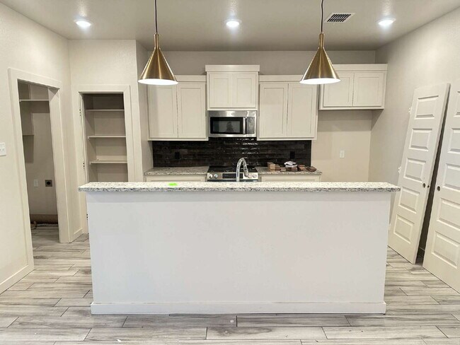 Building Photo - Brand new townhomes in Frenship East!