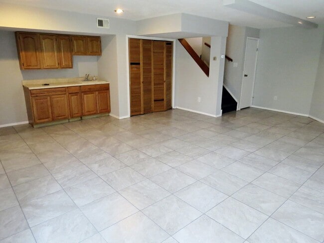 Building Photo - Expanded End Unit Condo