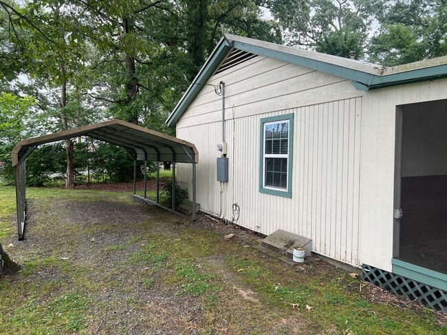 Building Photo - 2 Bed 2 Bath Cottage