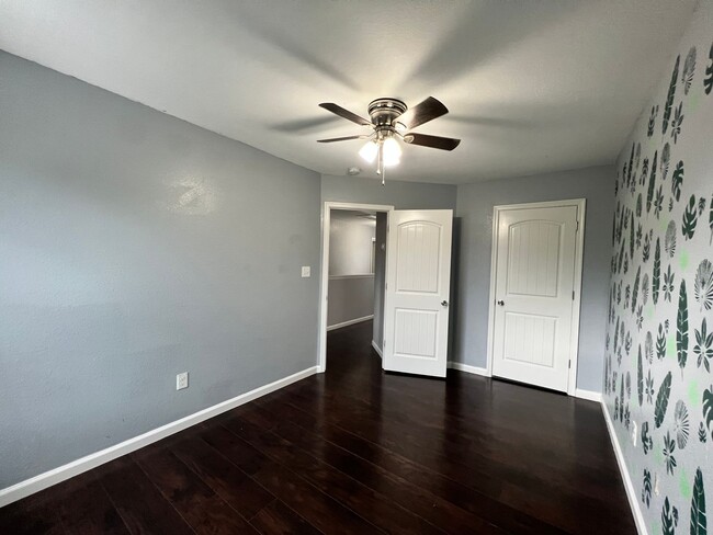 Building Photo - 3 bedroom home in Portmsouth