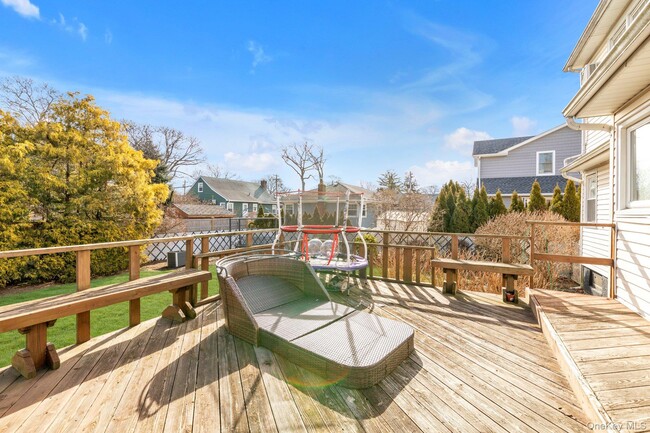 Building Photo - 1815 Schermerhorn St