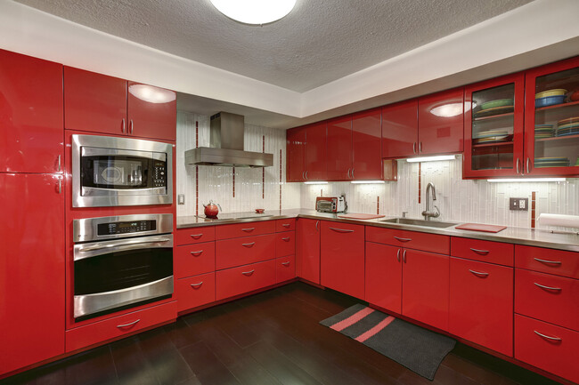Building Photo - Contemporary 2 Bed 2.5 Bath Condo in Georg...