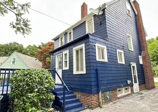 Building Photo - Spacious Cleveland Heights Home in Desirable Neighborhood!