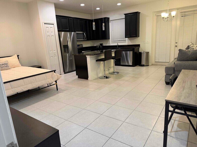 Building Photo - 4247 Gumbo Limbo Dr