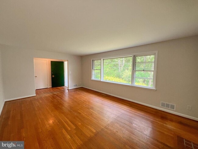 Building Photo - 10001 Woodhill Rd