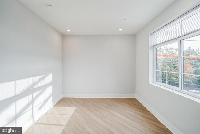 Building Photo - 646 N 32nd St