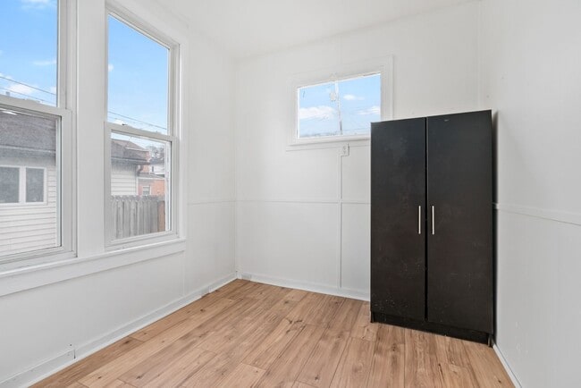 Building Photo - 1528 Ridge Ave