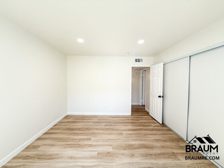 Building Photo - 15000 Burbank Blvd