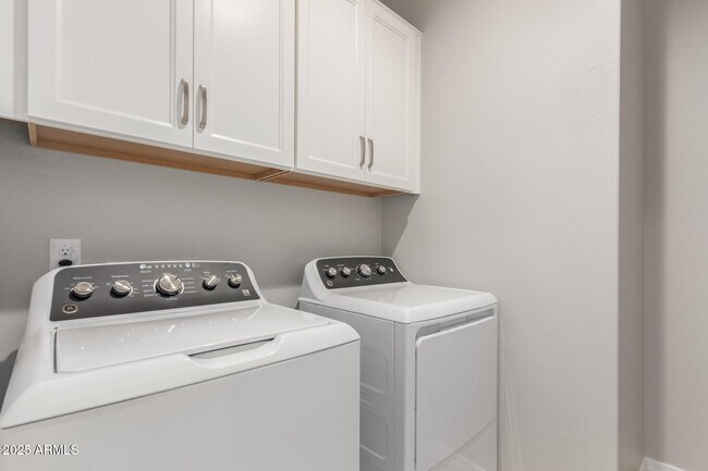 Building Photo - 34906 N Hawley Dr