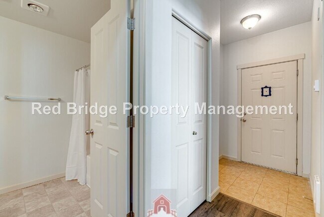 Building Photo - 10834 NE Holly St