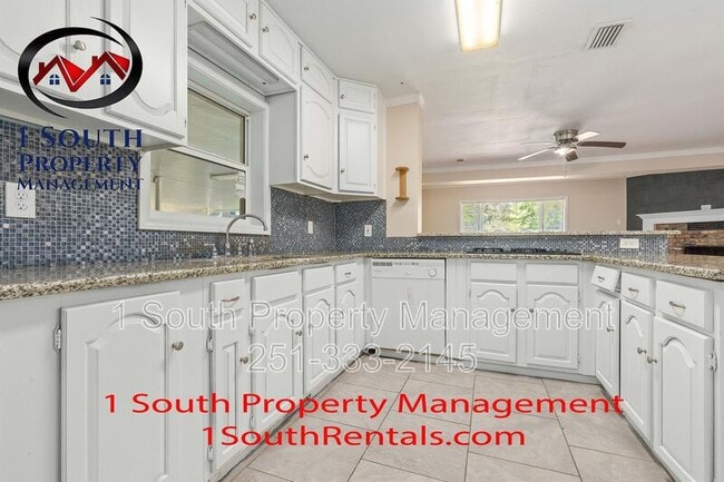 Building Photo - 3875 Hawthorne Dr