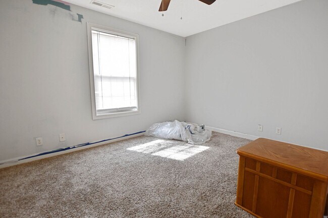 Building Photo - Pet Friendly Four Bedroom with Bonus!
