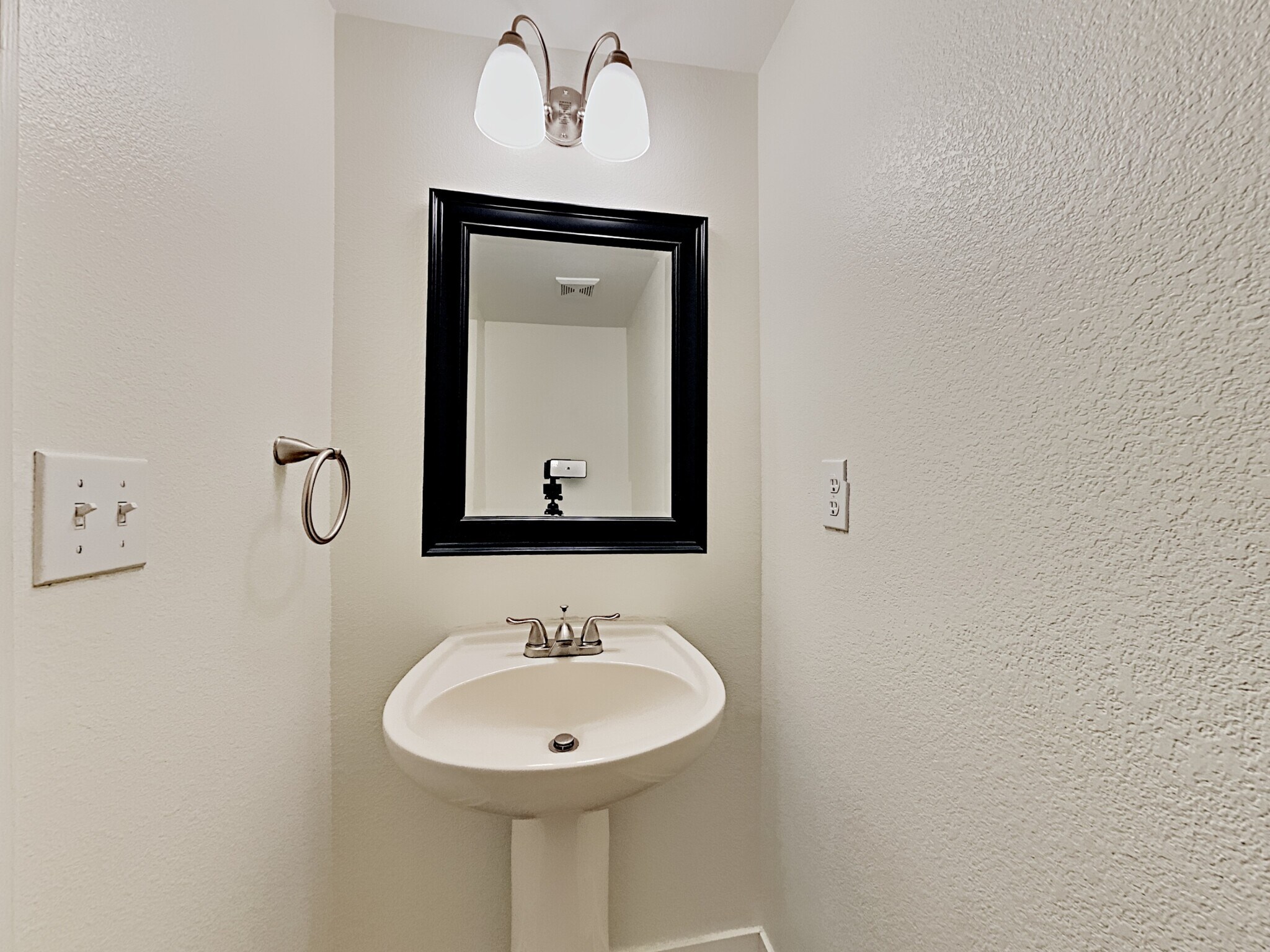 Building Photo - 19984 E Lasalle Dr