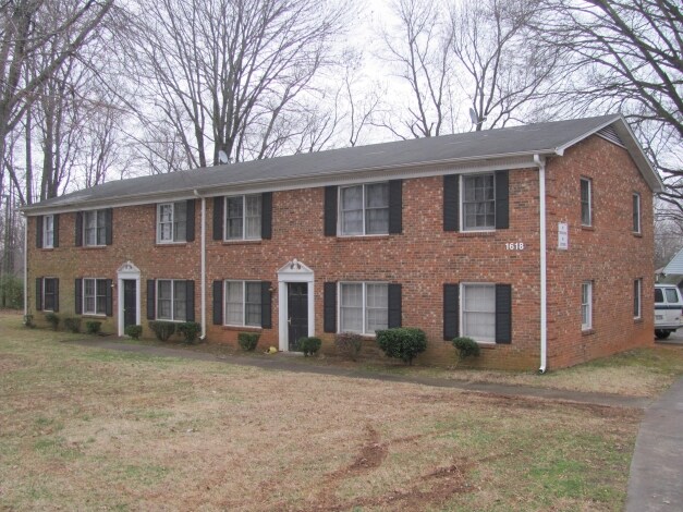 Primary Photo - 1618 Summit Ave