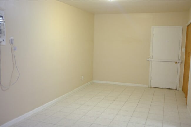 Building Photo - 6310 French Chateau Dr