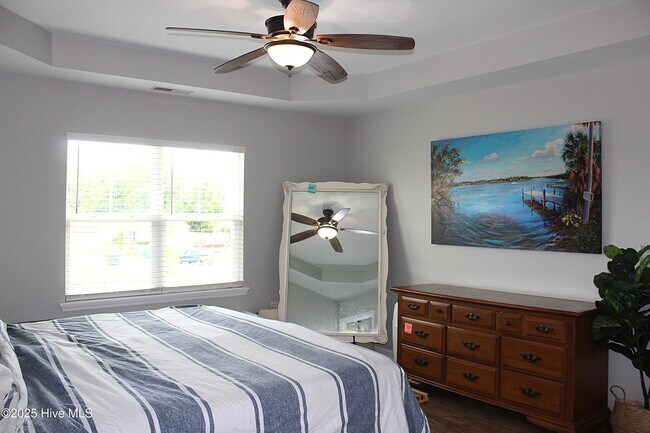 Building Photo - 215 Breakwater Dr