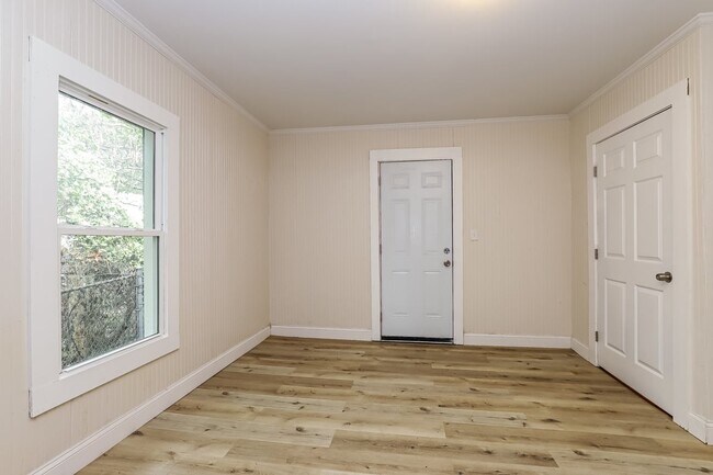 Building Photo - 1312 Vernon Pl