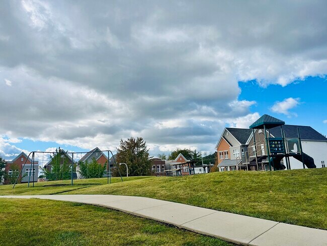 Building Photo - 1900 N Laramie Ave