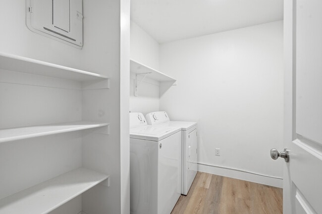 Building Photo - 613 W 550 N