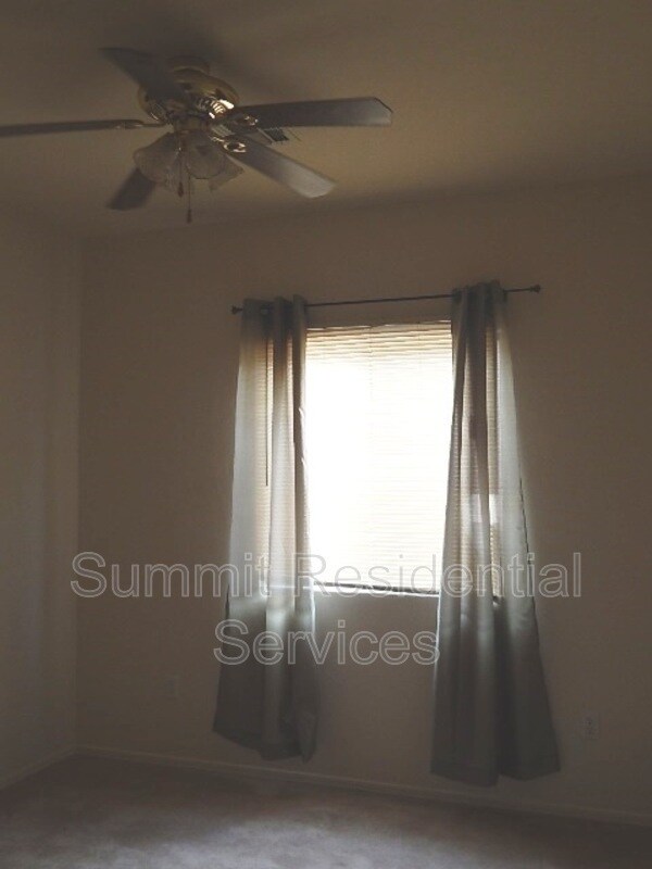 Building Photo - 242 E Corte Rancho Encanto