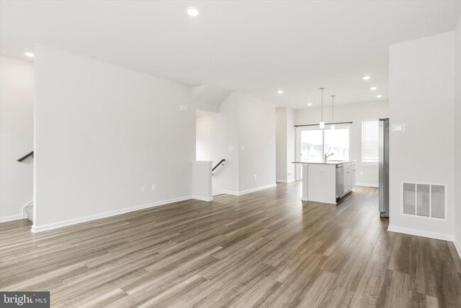 Building Photo - 405 17th Ave