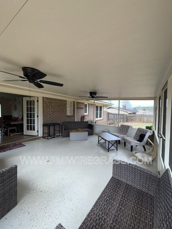 Building Photo - 202 Pondella Dr