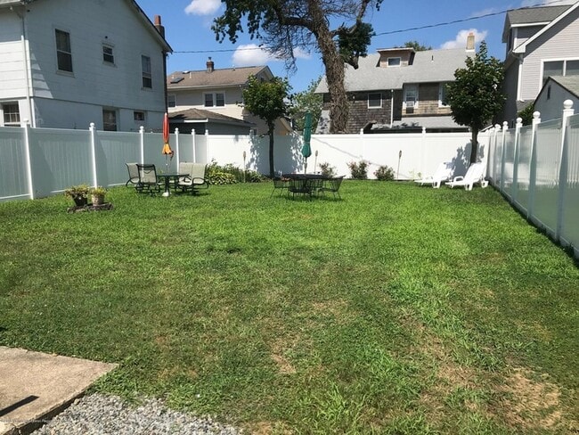 Building Photo - 318 15th Ave