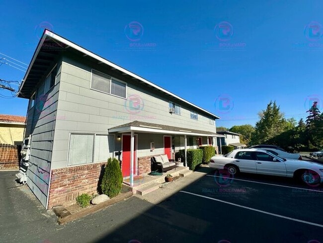 Building Photo - Delightful One-Bedroom + Office Near Idlew...