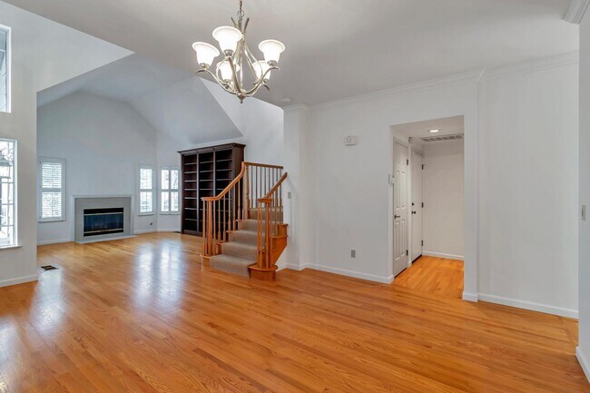 Building Photo - 302 Tadley Ct