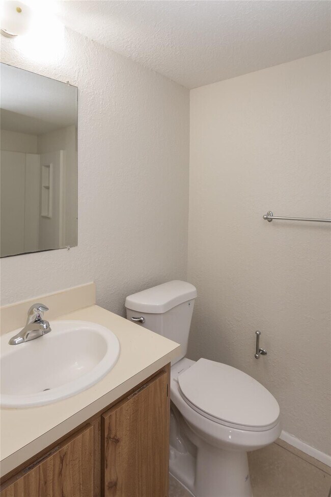 Building Photo - 2701 Riverside Dr