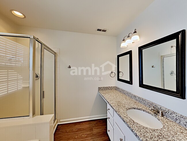 Building Photo - 1019 Canopy Dr