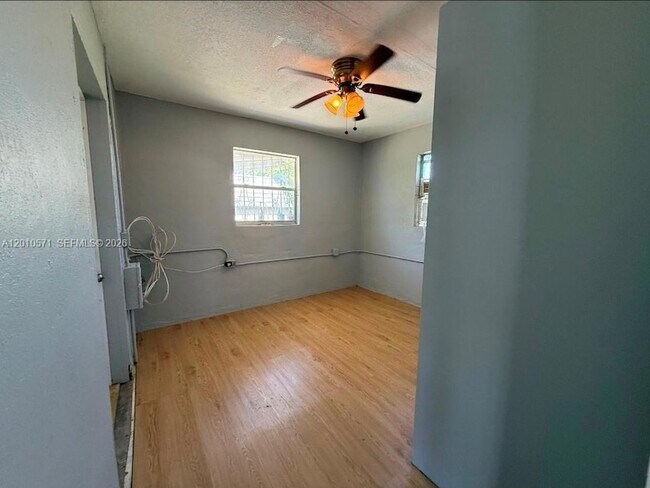 Building Photo - 405 NW 64th St