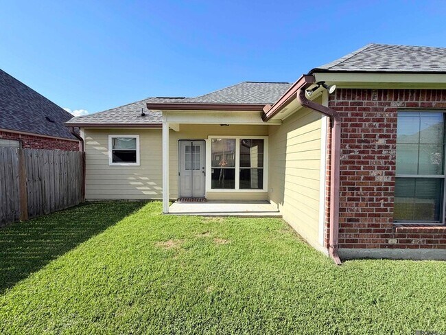 Building Photo - 40325 Coldwater Landing