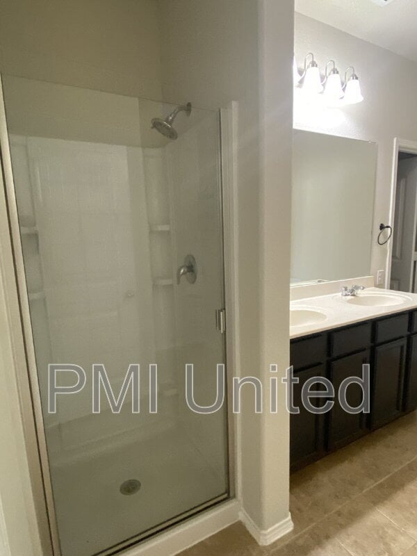 Building Photo - 9145 Blackstone Dr